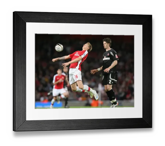 Framed Print : Nicklas Bendtner (Arsenal) Greg Halford (Sheffield United)