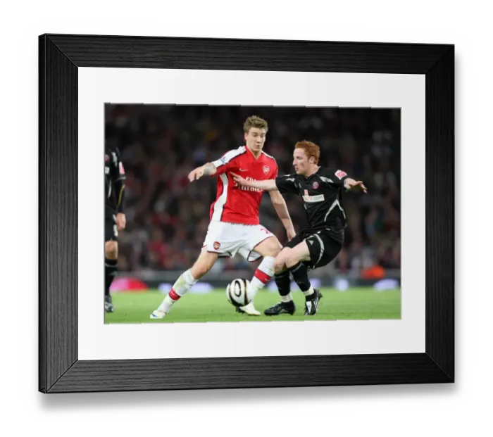 Framed Print : Nicklas Bendtner (Arsenal) Stephen Quinn (Shef Utd)
