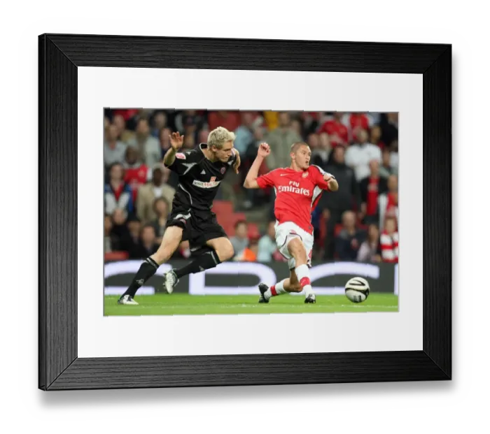 Framed Print : Henri Lansbury (Arsenal) Matthew Kilgallon (Shef Utd) Framed Print : Henri Lansbury (Arsenal) Matthew Kilgallon (Shef Utd)