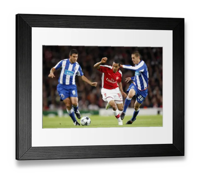 Framed Print : Theo Walcott (Arsenal) Nelson Benitez and Lisandro (Porto)