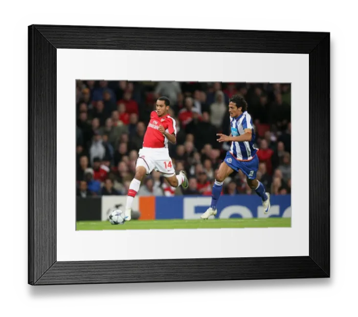 Framed Print : Theo Walcott (Arsenal) Bruno Alves (Porto) Framed Print : Theo Walcott (Arsenal) Bruno Alves (Porto)