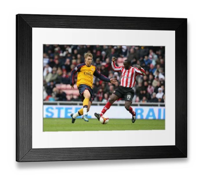Framed Print : Nicklas Bendtner (Arsenal) Dwight Yorke (Sunderland)