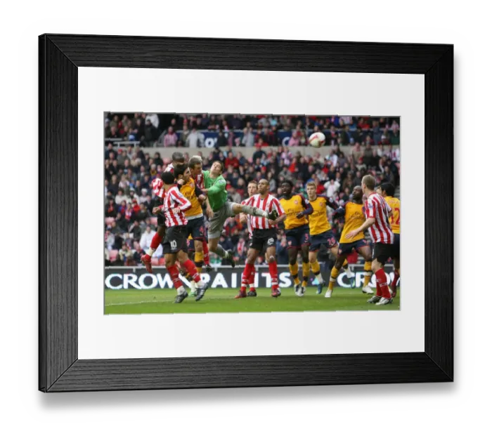 Framed Print : Cesc Fabregas heads past Sunderland goalkeeper Craig