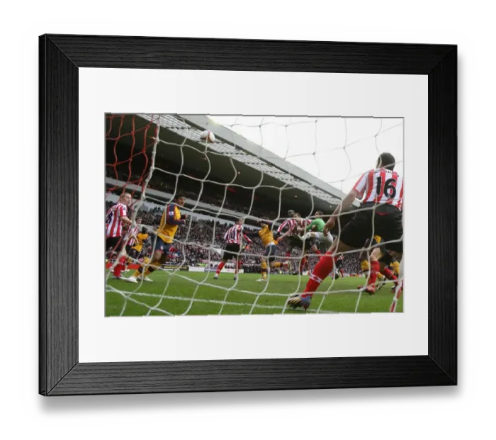 Framed Print : Fabregas Stuns Sunderland: The Dramatic Equalizer Framed Print : Fabregas Stuns Sunderland: The Dramatic Equalizer