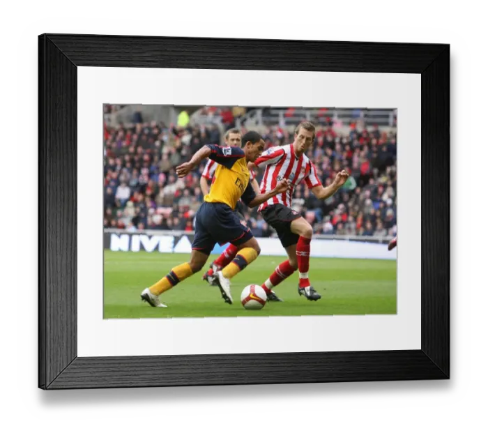 Framed Print : Theo Walcott (Arsenal) Danny Collins (Sunderland) Framed Print : Theo Walcott (Arsenal) Danny Collins (Sunderland)