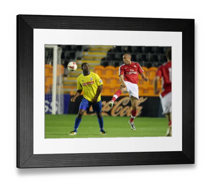 Framed Print : Mikael Silvestre (Arsenal) Vincent Pericard (Stoke)