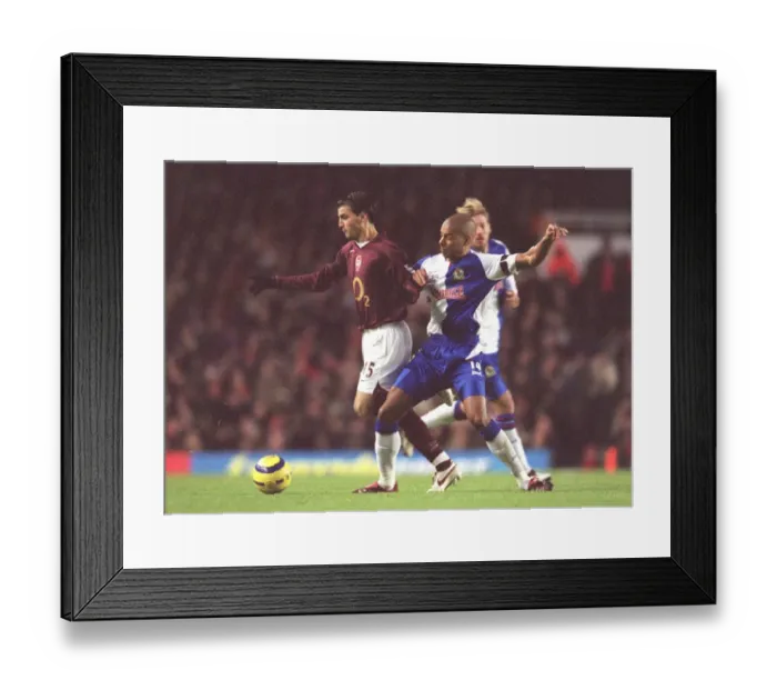 Framed Print : Cesc Fabregas (Arsenal) Steven Reid (Blackburn). Arsenal 3: 0 Blackburn Rovers Framed Print : Cesc Fabregas (Arsenal) Steven Reid (Blackburn). Arsenal 3: 0 Blackburn Rovers
