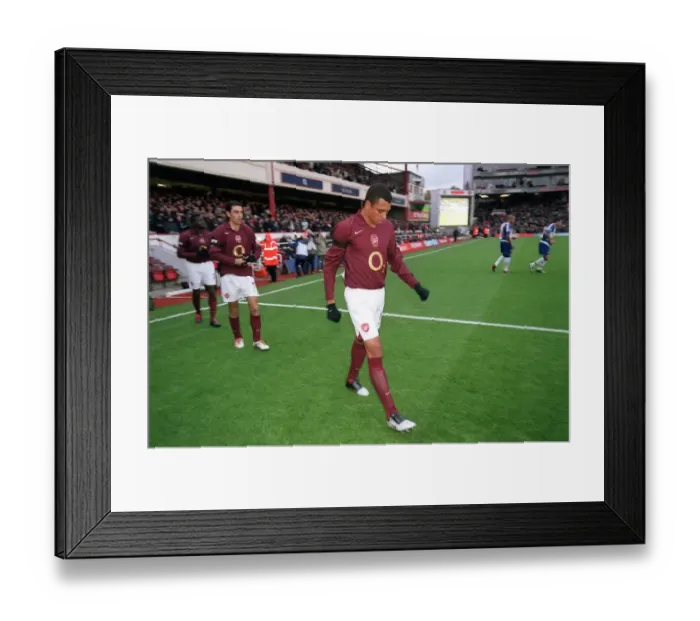 Framed Print : Gilberto (Arsenal) walks out on to the pitch before the match Framed Print : Gilberto (Arsenal) walks out on to the pitch before the match