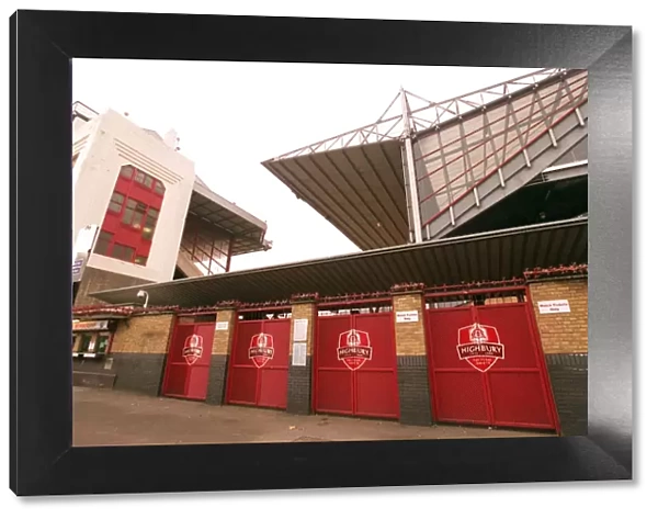 Final Salute: Arsenal's Legendary Highbury Crests, 22 / 11 / 05