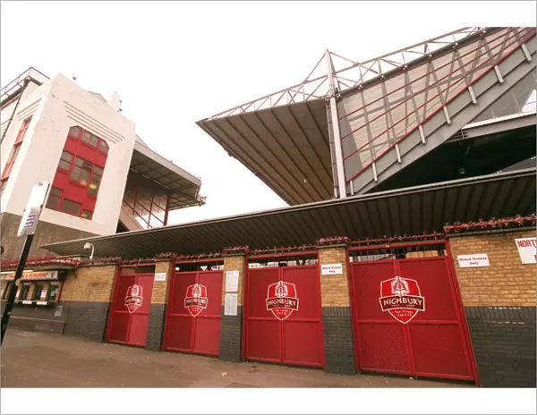 Final Salute: Arsenal's Legendary Highbury Crests, 22 / 11 / 05