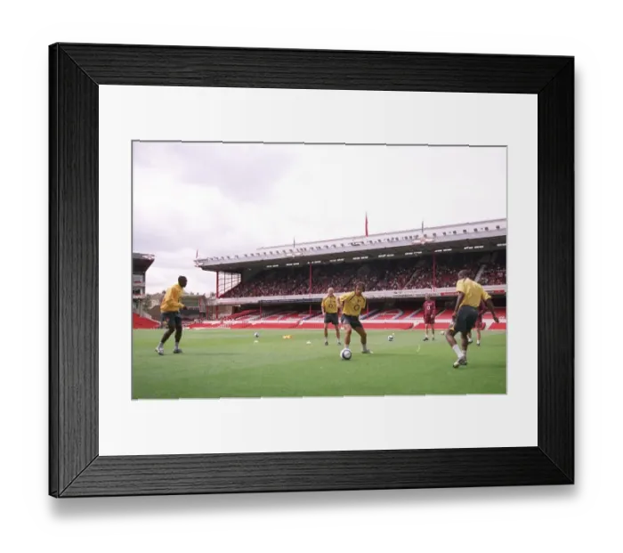 Framed Print : Arsenal 1st Team: United at Highbury, 2005