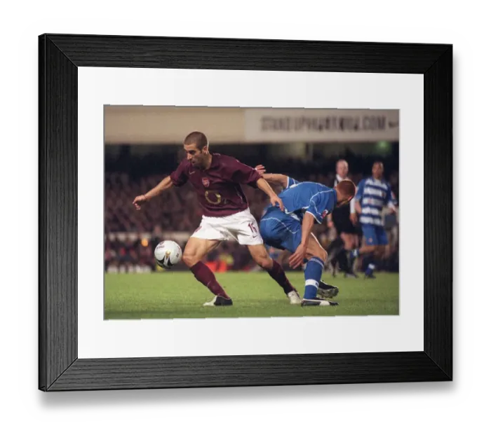 Framed Print : Mathieu Flamini (Arsenal) Steven Sidwell (Reading). Arsenal 3: 0 Reading Framed Print : Mathieu Flamini (Arsenal) Steven Sidwell (Reading). Arsenal 3: 0 Reading