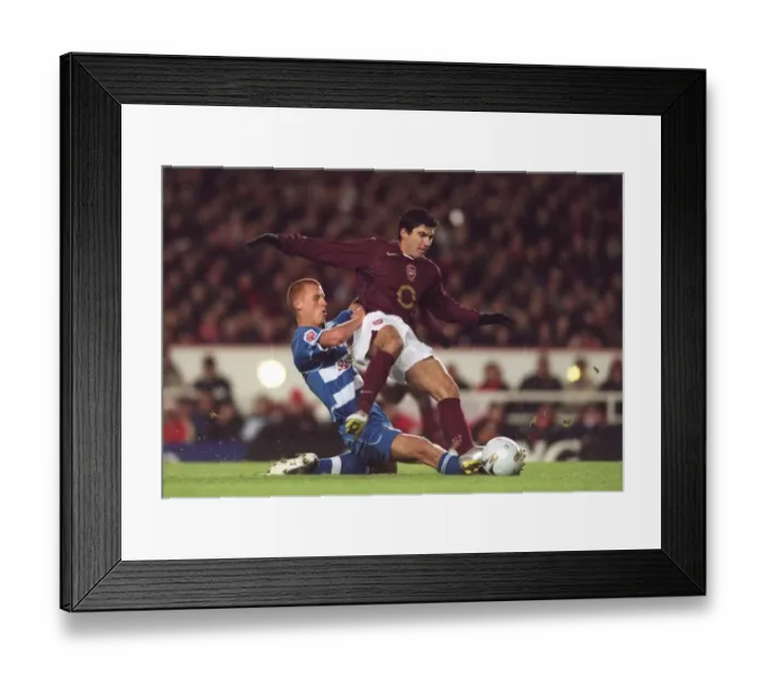 Framed Print : Jose Reyes (Arsenal) Steven Sidwell (Reading). Arsenal 3: 0 Reading