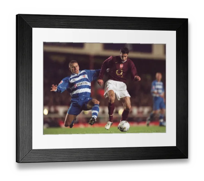 Framed Print : Robin van Persie (Arsenal) Ivar Ingimarsson (Reading). Arsenal 3: 0 Reading