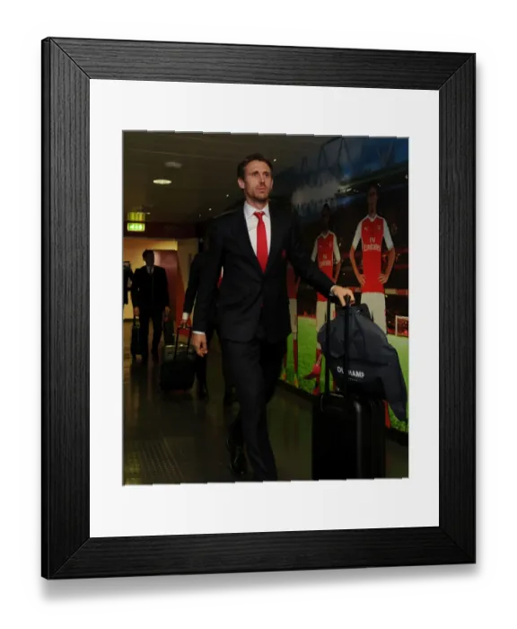 Framed Print : Arsenal's Monreal Heads to the Changing Room Before Arsenal vs Swansea City (2016-17) Framed Print : Arsenal's Monreal Heads to the Changing Room Before Arsenal vs Swansea City (2016-17)