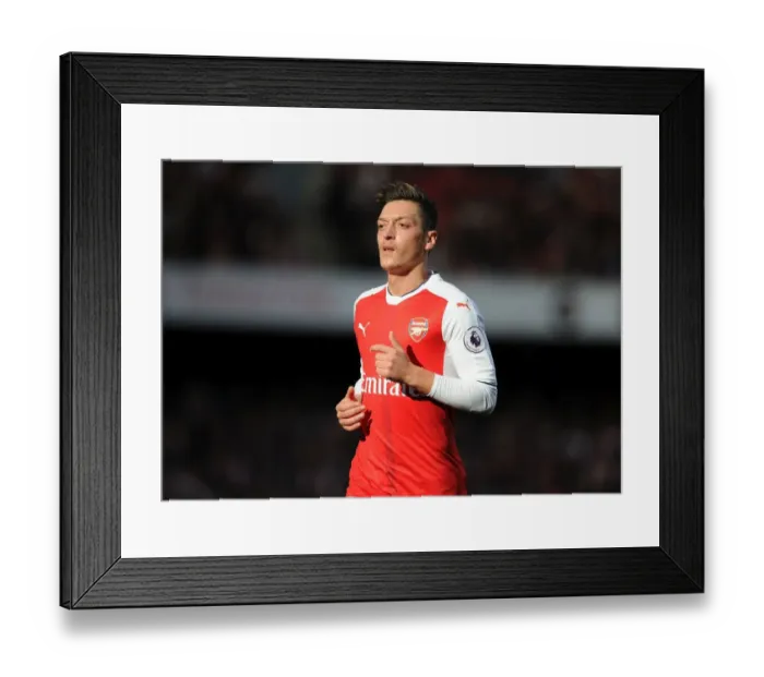 Framed Print : Mesut Ozil in Action: Arsenal vs Swansea City, Premier League 2016-17