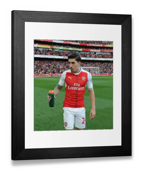 Framed Print : Hector Bellerin Gears Up for Arsenal vs Swansea City Showdown (2016-17)