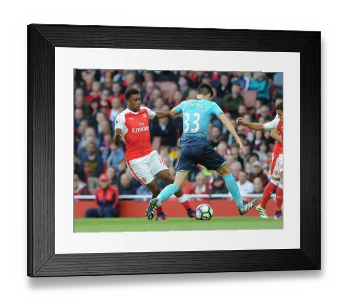 Framed Print : Alex Iwobi's Slick Nutmeg of Swansea's Federico Fernandez (Arsenal vs Swansea City, 2016-17)