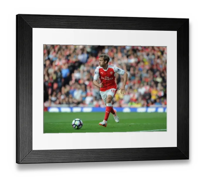 Framed Print : Nacho Monreal in Action: Arsenal vs Swansea City (2016-17) Framed Print : Nacho Monreal in Action: Arsenal vs Swansea City (2016-17)