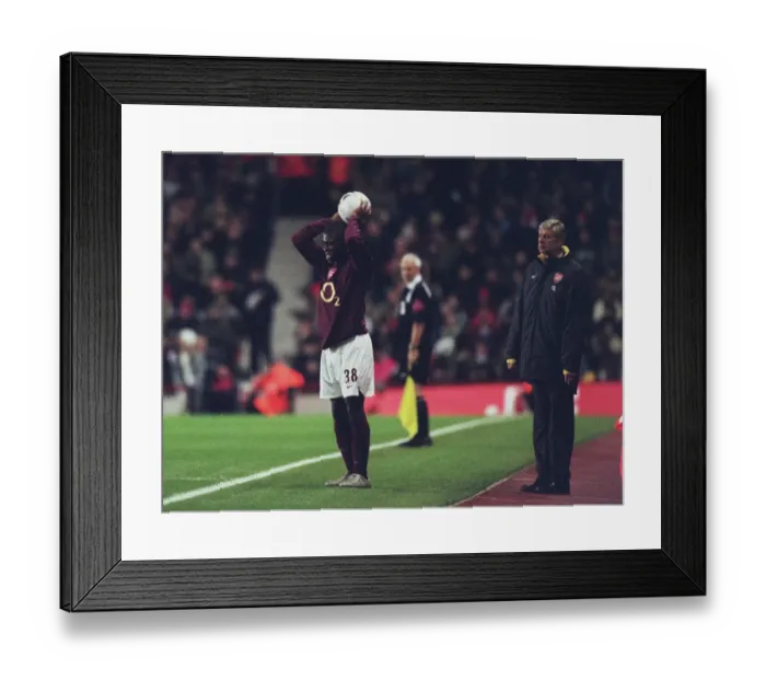Framed Print : Kerrea Gilbert and Arsenal manager Arsene Wenger. Arsenal 3: 0 Reading