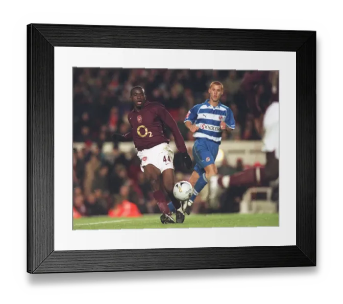 Framed Print : Fabrice Muamba (Arsenal) Steven Sidwell (Reading). Arsenal 3: 0 Reading Framed Print : Fabrice Muamba (Arsenal) Steven Sidwell (Reading). Arsenal 3: 0 Reading