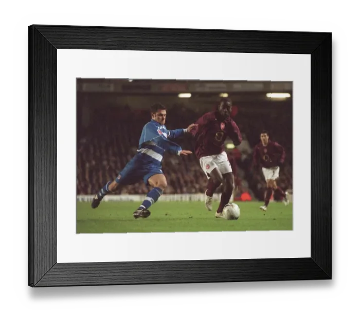 Framed Print : Quincy Owusu-Abeyie (Arsenal) Graeme Murty (Reading). Arsenal 3: 0 Reading