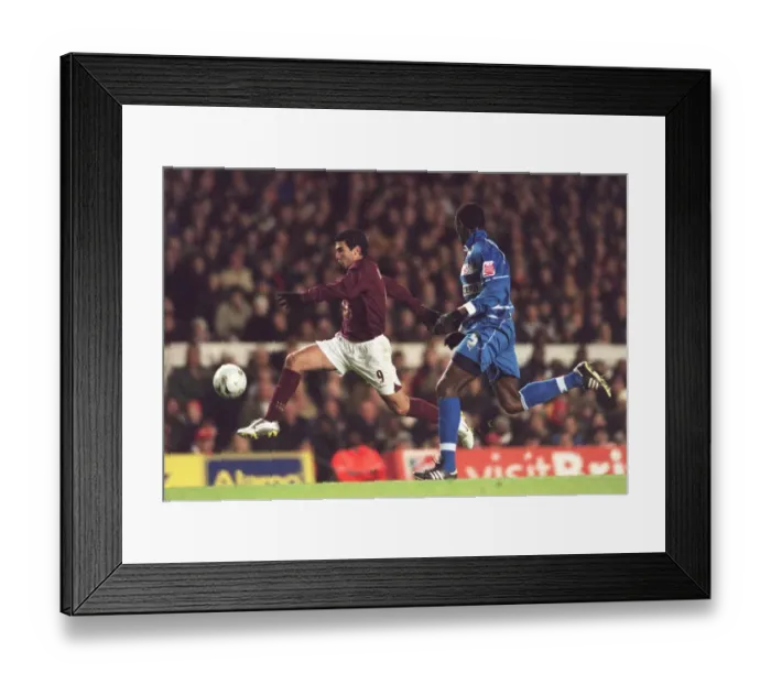 Framed Print : Jose Reyes (Arsenal) Ibrahima Sonko (Reading). Arsenal 3: 0 Reading Framed Print : Jose Reyes (Arsenal) Ibrahima Sonko (Reading). Arsenal 3: 0 Reading