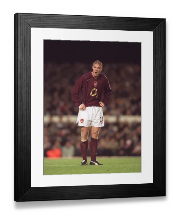 Framed Print : Philippe Senderos (Arsenal). Arsenal 3: 0 Reading. Carling League Cup, 4th Round