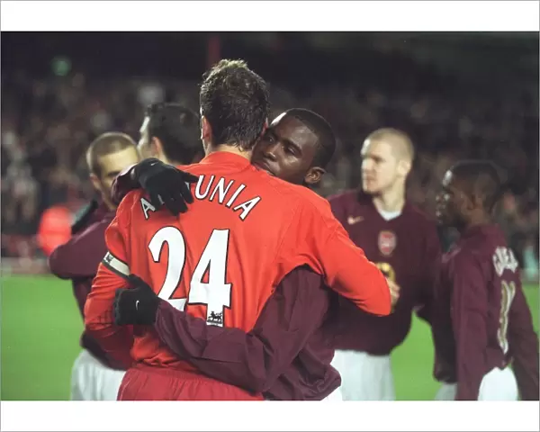 Fabrice Muamba and Manuel Almunia (Arsenal) before the match