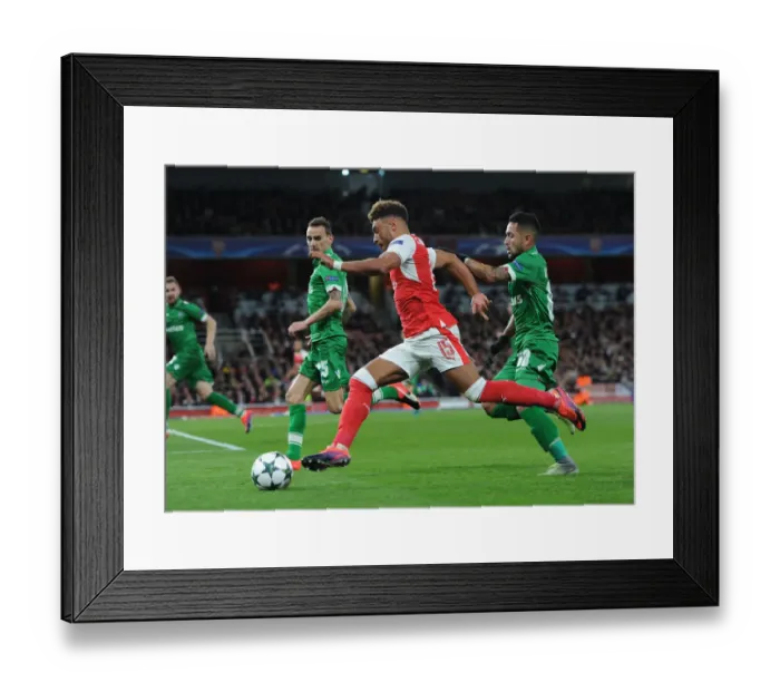 Framed Print : Oxlade-Chamberlain vs Wanderson: Clash of the Midfielders in Arsenal vs Ludogorets Champions League Match, 2016-17 Framed Print : Oxlade-Chamberlain vs Wanderson: Clash of the Midfielders in Arsenal vs Ludogorets Champions League Match, 2016-17
