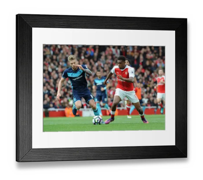 Framed Print : Alex Iwobi (Arsenal) Adam Clayton (Middlesbrough) Framed Print : Alex Iwobi (Arsenal) Adam Clayton (Middlesbrough)