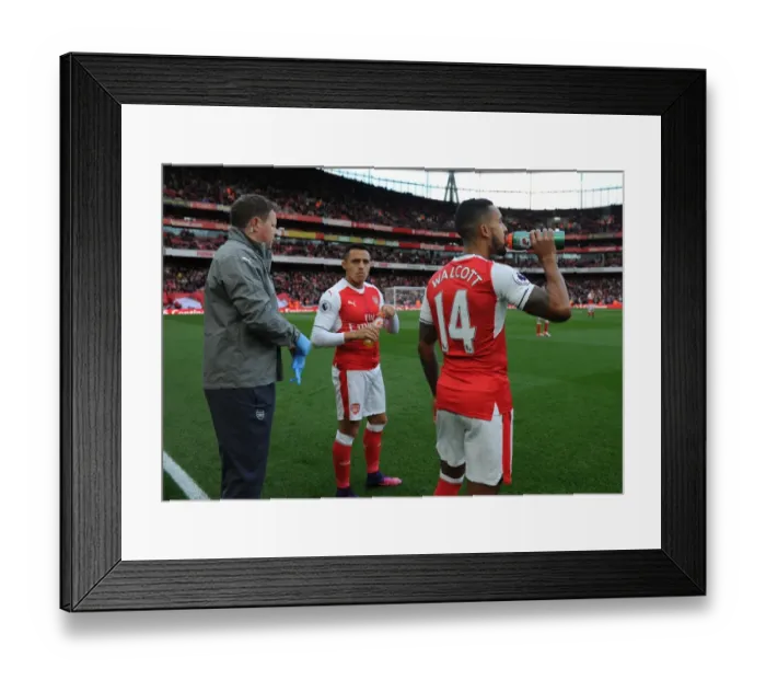 Framed Print : Arsenal Duo Theo Walcott and Alexis Sanchez Hydrate Before Arsenal v Middlesbrough Match, 2016-17
