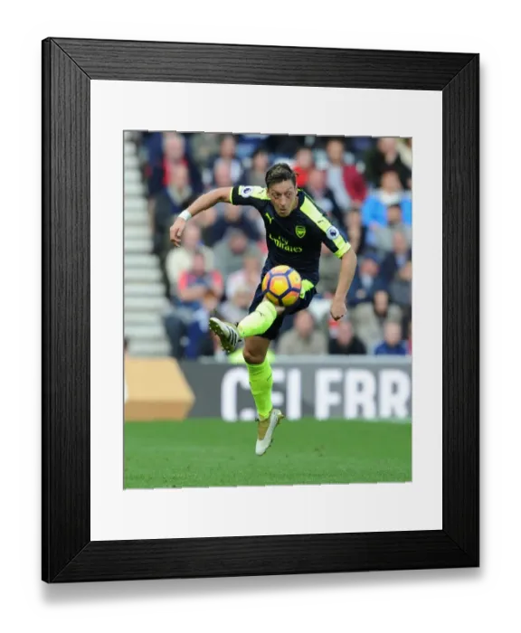 Framed Print : Mesut Ozil in Action: Arsenal vs. Sunderland, Premier League 2016-17
