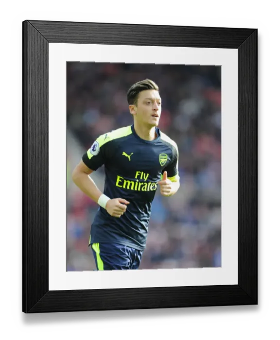 Framed Print : Mesut Ozil in Action: Sunderland vs. Arsenal, Premier League 2016-17