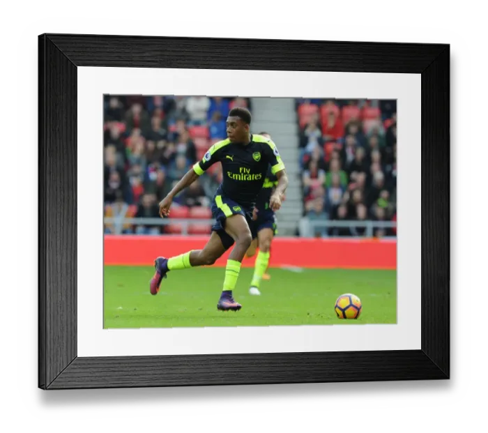 Framed Print : Arsenal's Alex Iwobi in Action against Sunderland (2016-17) Framed Print : Arsenal's Alex Iwobi in Action against Sunderland (2016-17)