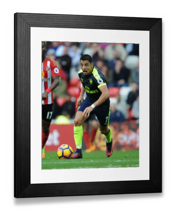 Framed Print : Arsenal's Alexis Sanchez in Action against Sunderland (2016-17) Framed Print : Arsenal's Alexis Sanchez in Action against Sunderland (2016-17)