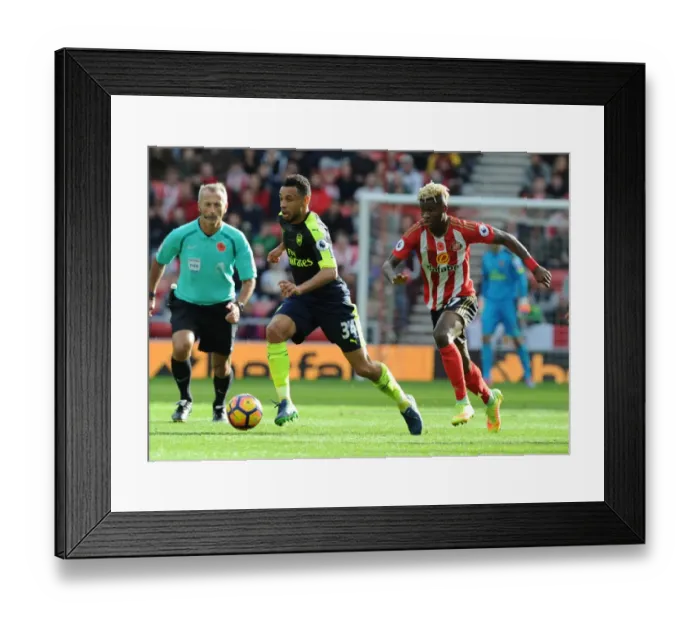 Framed Print : Coquelin Surges Past Ndong: Sunderland vs. Arsenal, Premier League 2016-17