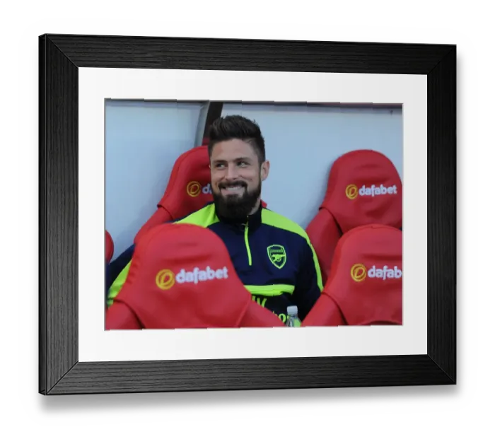 Framed Print : Olivier Giroud Gears Up: Sunderland vs Arsenal, Premier League 2016-17