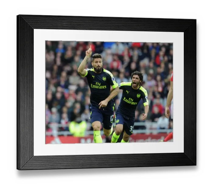 Framed Print : Arsenal's Unforgettable Victory: Giroud and Elneny's Emotional Celebration (Arsenal vs Sunderland, 2016-17)