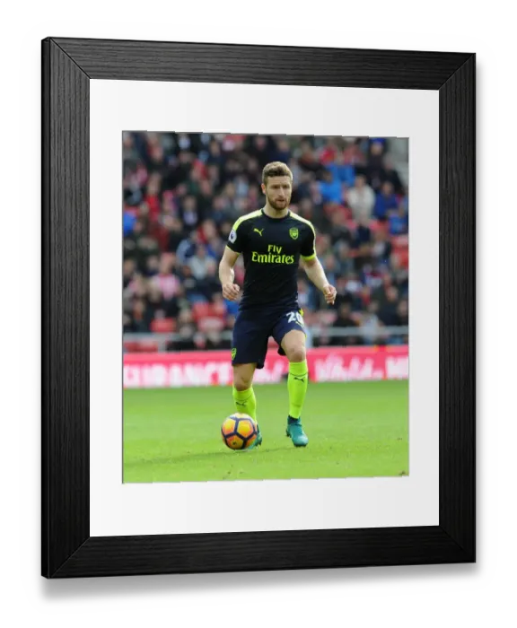 Framed Print : Shkodran Mustafi Focuses in Sunderland vs Arsenal Premier League Clash