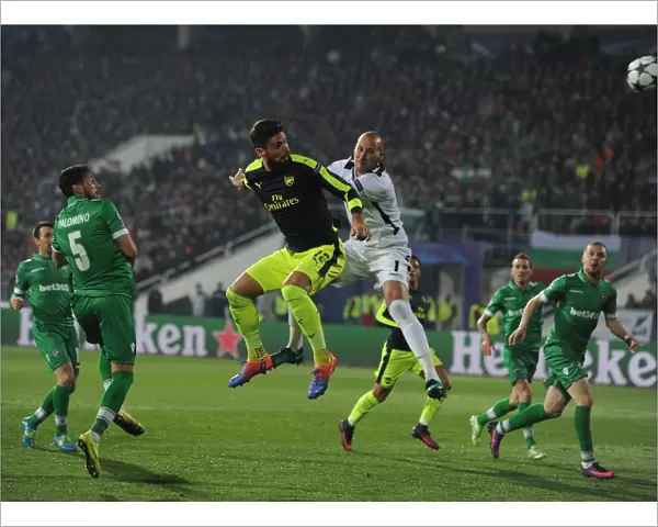 Olivier Giroud Scores the Second Goal for Arsenal against Ludogorets in 2016-17 UEFA Champions League