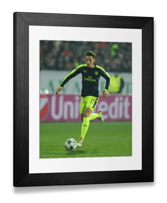 Framed Print : Mesut Ozil in Action: Arsenal vs Ludogorets Razgrad, UEFA Champions League 2016-17