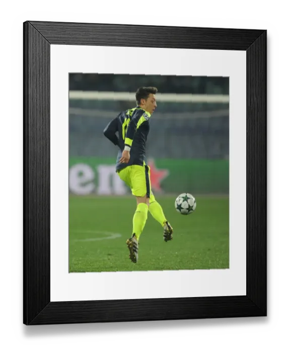 Framed Print : Mesut Ozil in Action: Arsenal vs Ludogorets Razgrad, UEFA Champions League 2016-17 Framed Print : Mesut Ozil in Action: Arsenal vs Ludogorets Razgrad, UEFA Champions League 2016-17