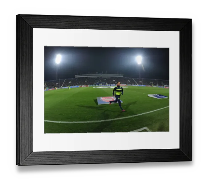 Framed Print : Arsenal's Alexis Sanchez Prepares for PFC Ludogorets Clash in Champions League (November 2016, Sofia) Framed Print : Arsenal's Alexis Sanchez Prepares for PFC Ludogorets Clash in Champions League (November 2016, Sofia)