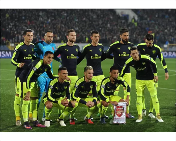 Arsenal FC: Pre-Match Huddle Against Ludogorets Razgrad in UEFA Champions League (2016)