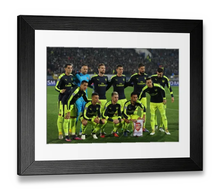 Framed Print : Arsenal FC: Pre-Match Huddle Against Ludogorets Razgrad in UEFA Champions League (2016) Framed Print : Arsenal FC: Pre-Match Huddle Against Ludogorets Razgrad in UEFA Champions League (2016)