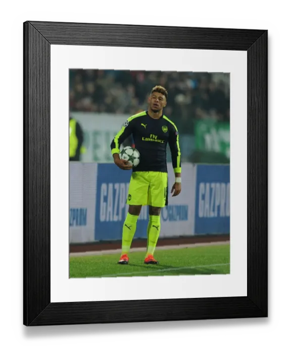 Framed Print : Alex Oxlade-Chamberlain in Action: Arsenal vs Ludogorets Razgrad, UEFA Champions League, 2016