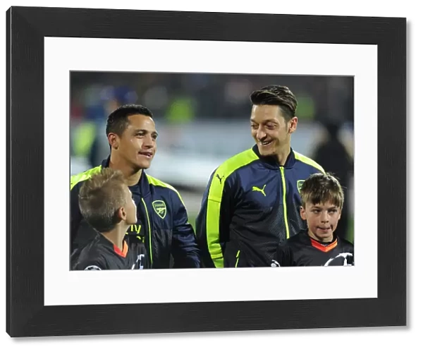 Arsenal's Alexis Sanchez and Mesut Ozil Before UCL Clash vs Ludogorets Razgrad (November 2016)