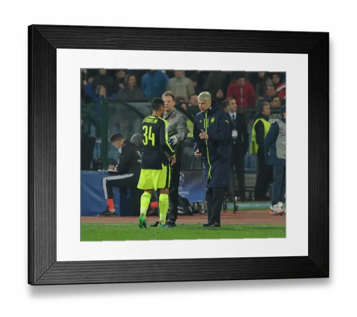 Framed Print : Arsene Wenger Gives Instructions to Francis Coquelin during Arsenal's UEFA Champions League Match against Ludogorets Razgrad (November 2016)