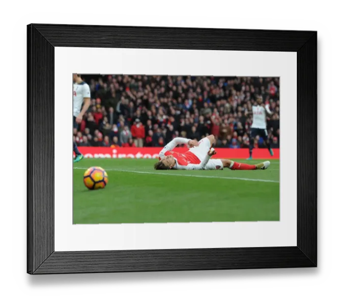 Framed Print : Arsenal vs. Tottenham: Ozil in Action at the Emirates Stadium (2016-17)